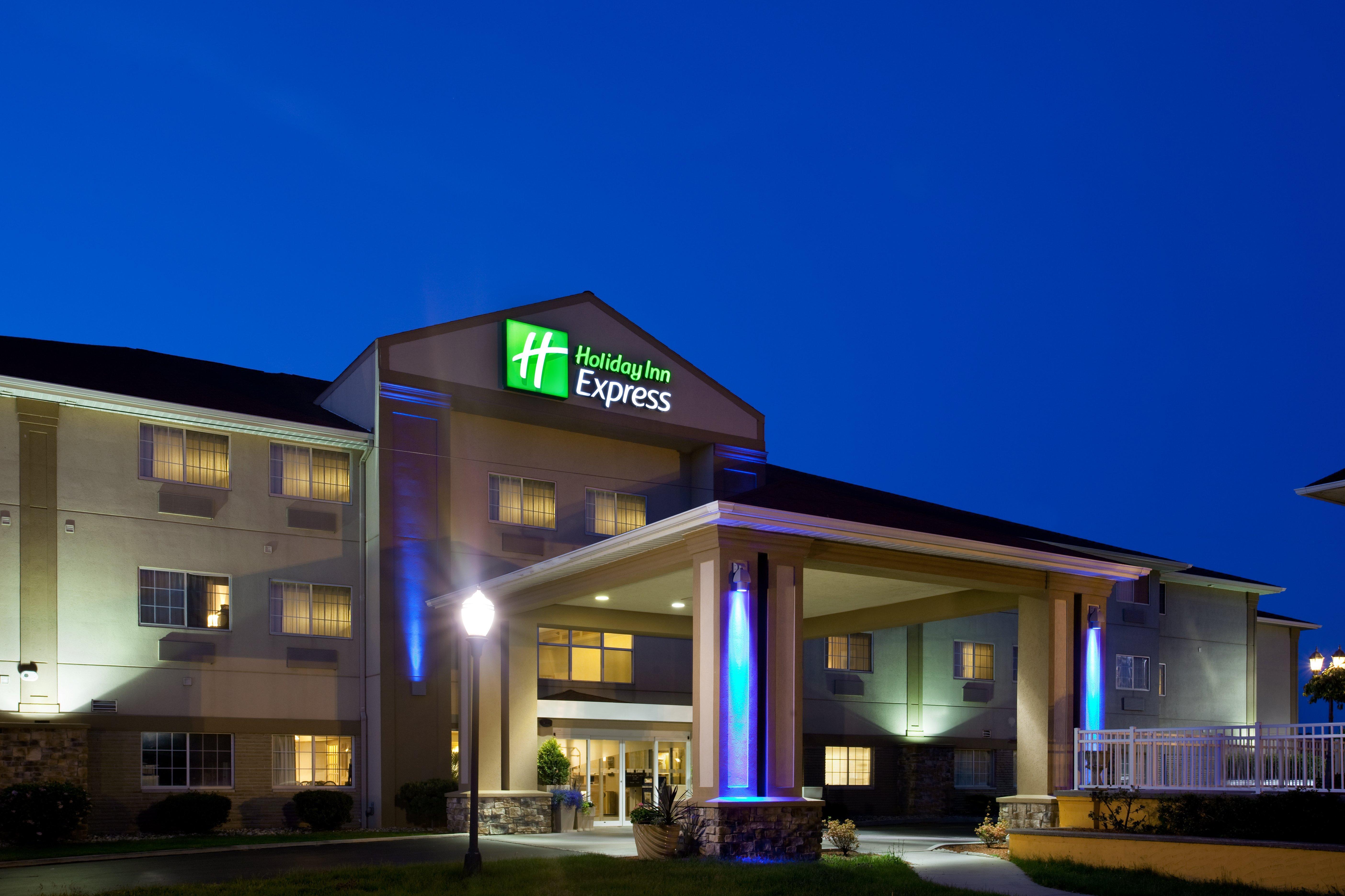 Holiday Inn Express Hotel & Suites-Saint Joseph, An Ihg Hotel Exterior photo